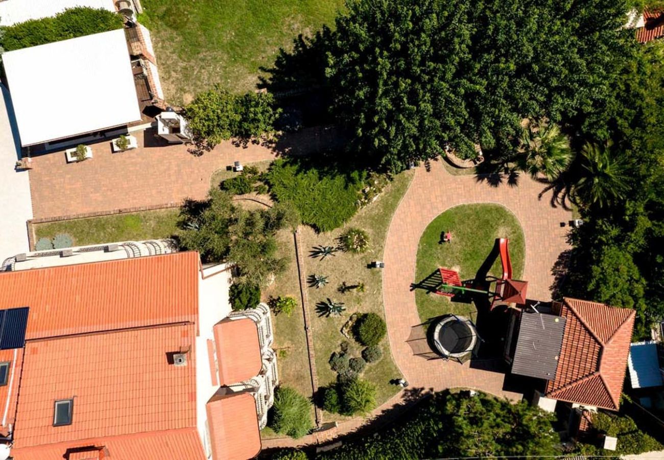 Apartamento en Lopar - Apartamento vacacional en Lopar con terraza, aire acondicionado, Wi-Fi y vista al mar (4738-7)