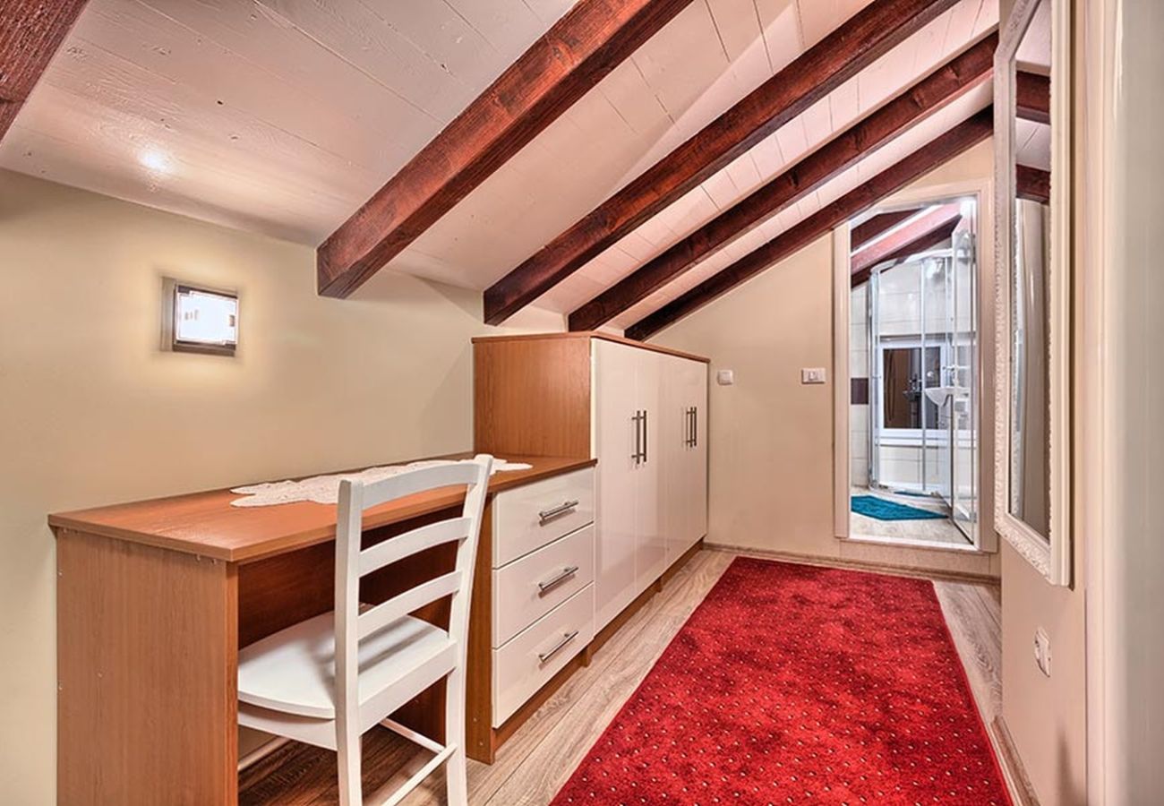 Villa en Okrug Gornji - Ferienhaus 5243 für 8 Pers