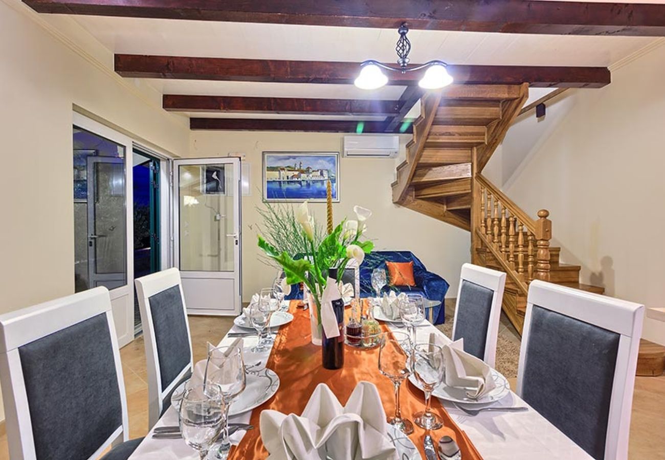 Villa en Okrug Gornji - Ferienhaus 5243 für 8 Pers