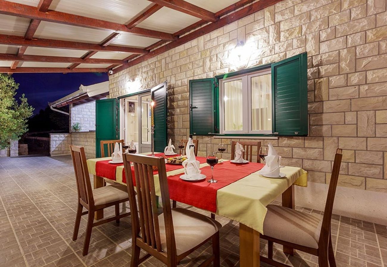 Villa en Okrug Gornji - Ferienhaus 5243 für 8 Pers