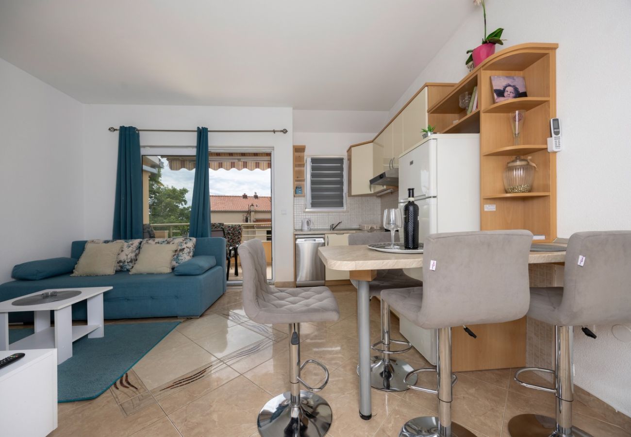 Apartamento en Tucepi - Apartamento vacacional en Tučepi con terraza, aire acondicionado, Wi-Fi, lavavajillas, lavadora (202-6)