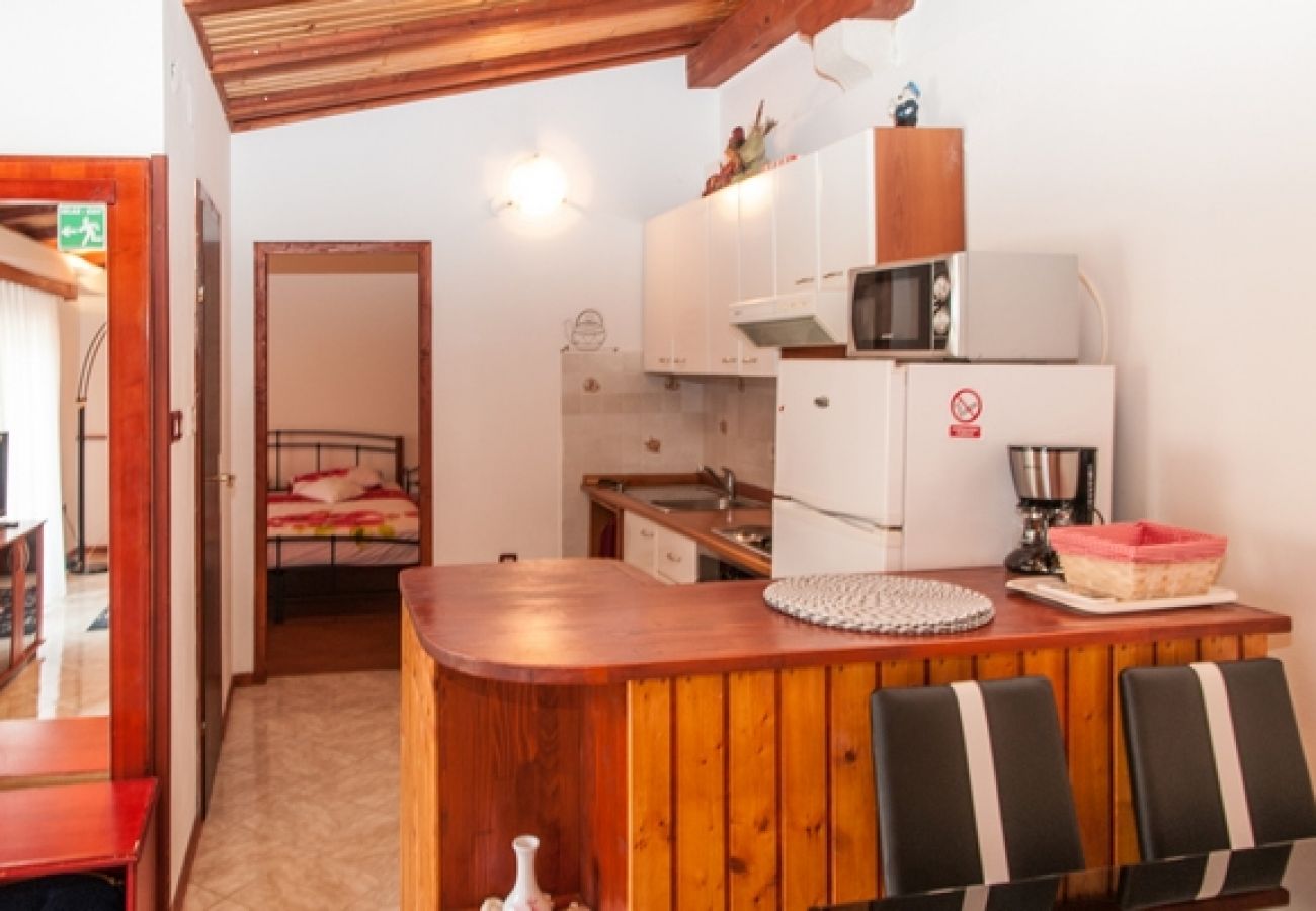 Maison à Veli Lošinj - Maison de vacances dans Veli Lošinj avec terrasse, Climatisation, WIFI, Machine à laver (63-1)