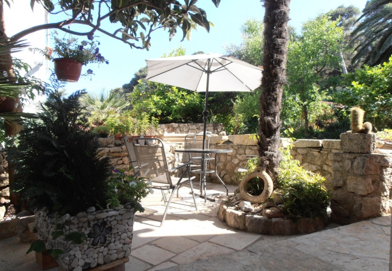 Appartement à Veli Lošinj - Appartement dans Veli Lošinj avec terrasse, Climatisation, WIFI, Machine à laver (63-2)