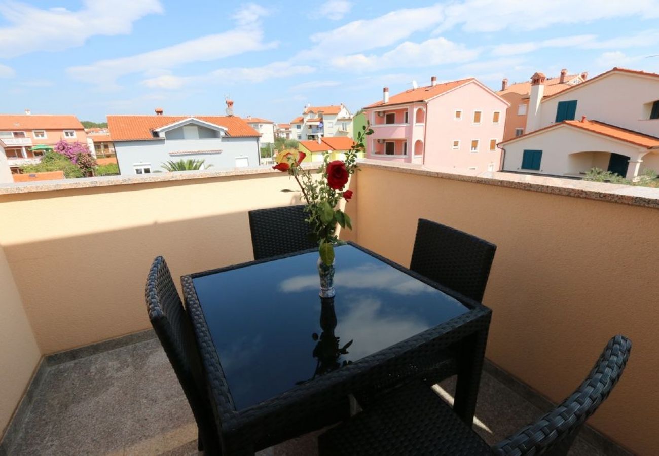 Appartement à Medulin - Appartement dans Medulin avec terrasse, Climatisation, WIFI, Machine à laver (64-4)