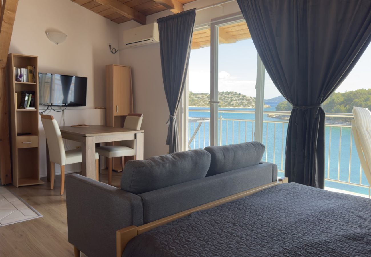 Studio à Tribunj - Appartement Studio dans Tribunj avec vue mer, Balcon, Climatisation, WIFI (68-1)