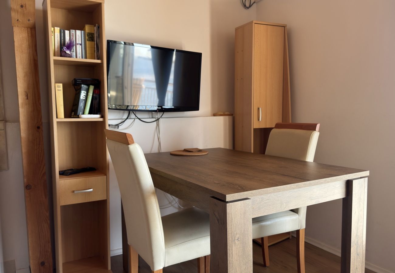 Studio à Tribunj - Appartement Studio dans Tribunj avec vue mer, Balcon, Climatisation, WIFI (68-1)