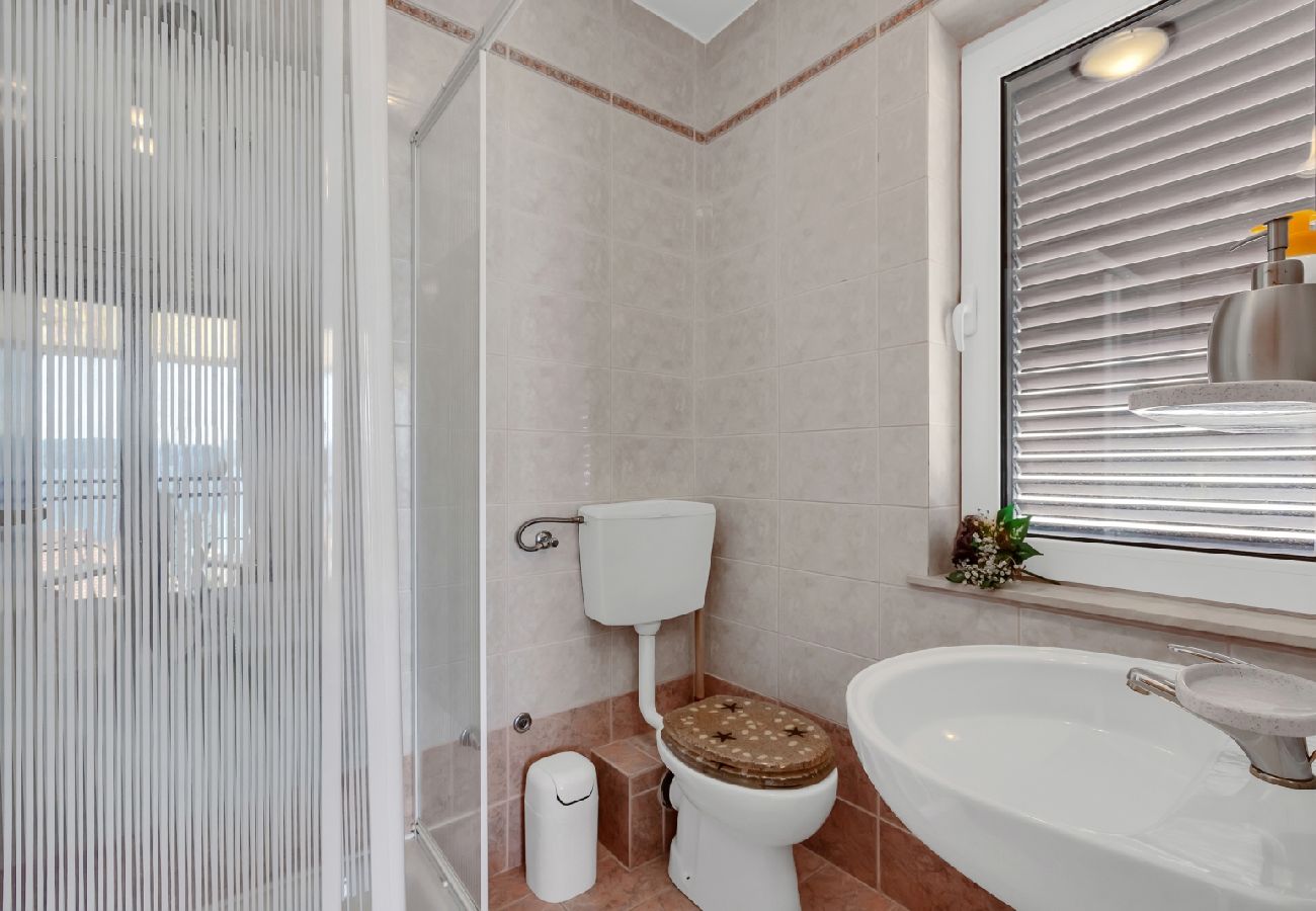 Chambres d'hôtes à Duce - Chambre dans Duće avec vue mer, Balcon, Climatisation, WIFI (79-1)