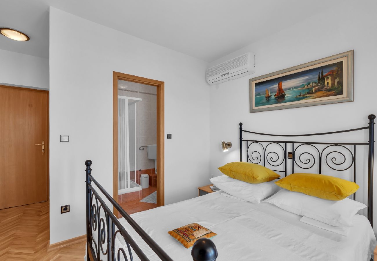 Chambres d'hôtes à Duce - Chambre dans Duće avec vue mer, Balcon, Climatisation, WIFI (79-1)