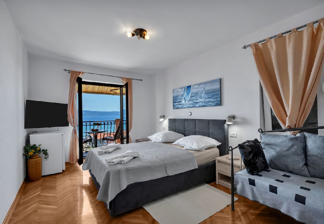 Chambres d'hôtes à Duce - Chambre dans Duće avec vue mer, Balcon, Climatisation, WIFI (79-3)