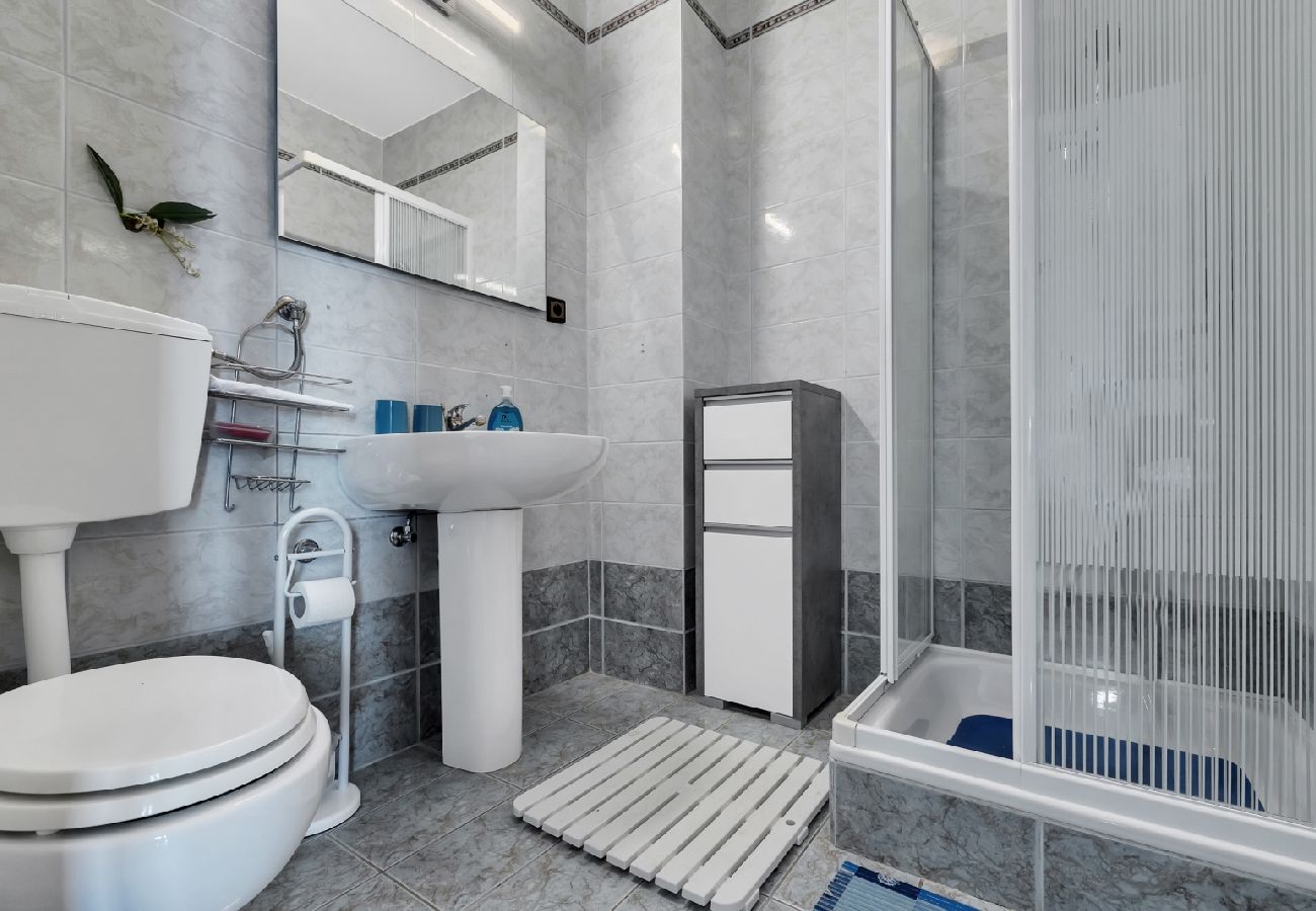 Chambres d'hôtes à Duce - Chambre dans Duće avec vue mer, Balcon, Climatisation, WIFI (79-3)