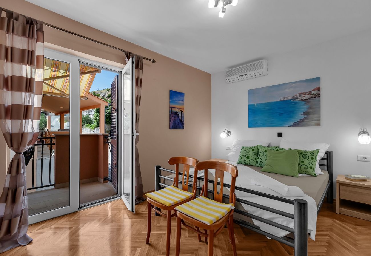 Chambres d'hôtes à Duce - Chambre dans Duće avec vue mer, Balcon, Climatisation, WIFI (79-4)