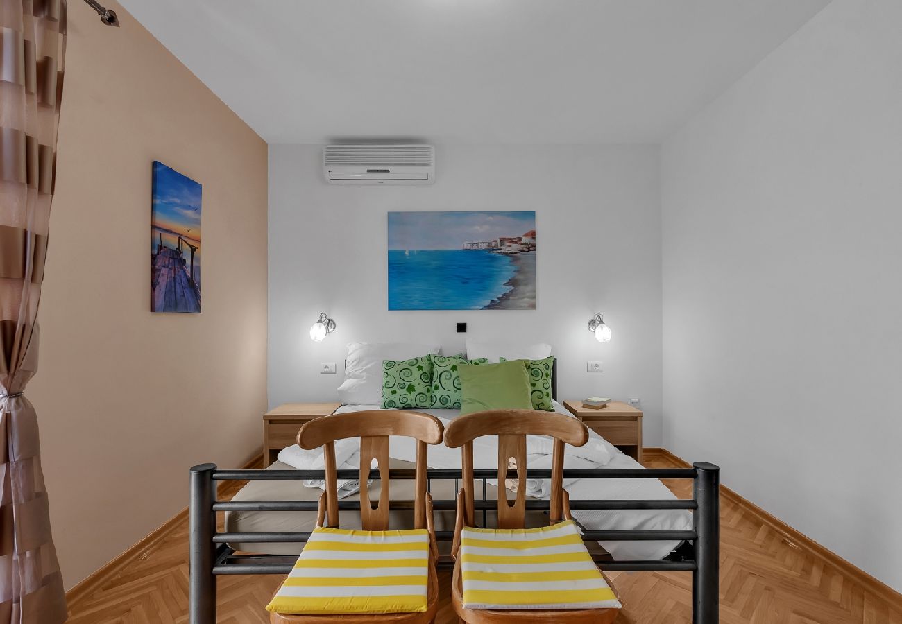 Chambres d'hôtes à Duce - Chambre dans Duće avec vue mer, Balcon, Climatisation, WIFI (79-4)