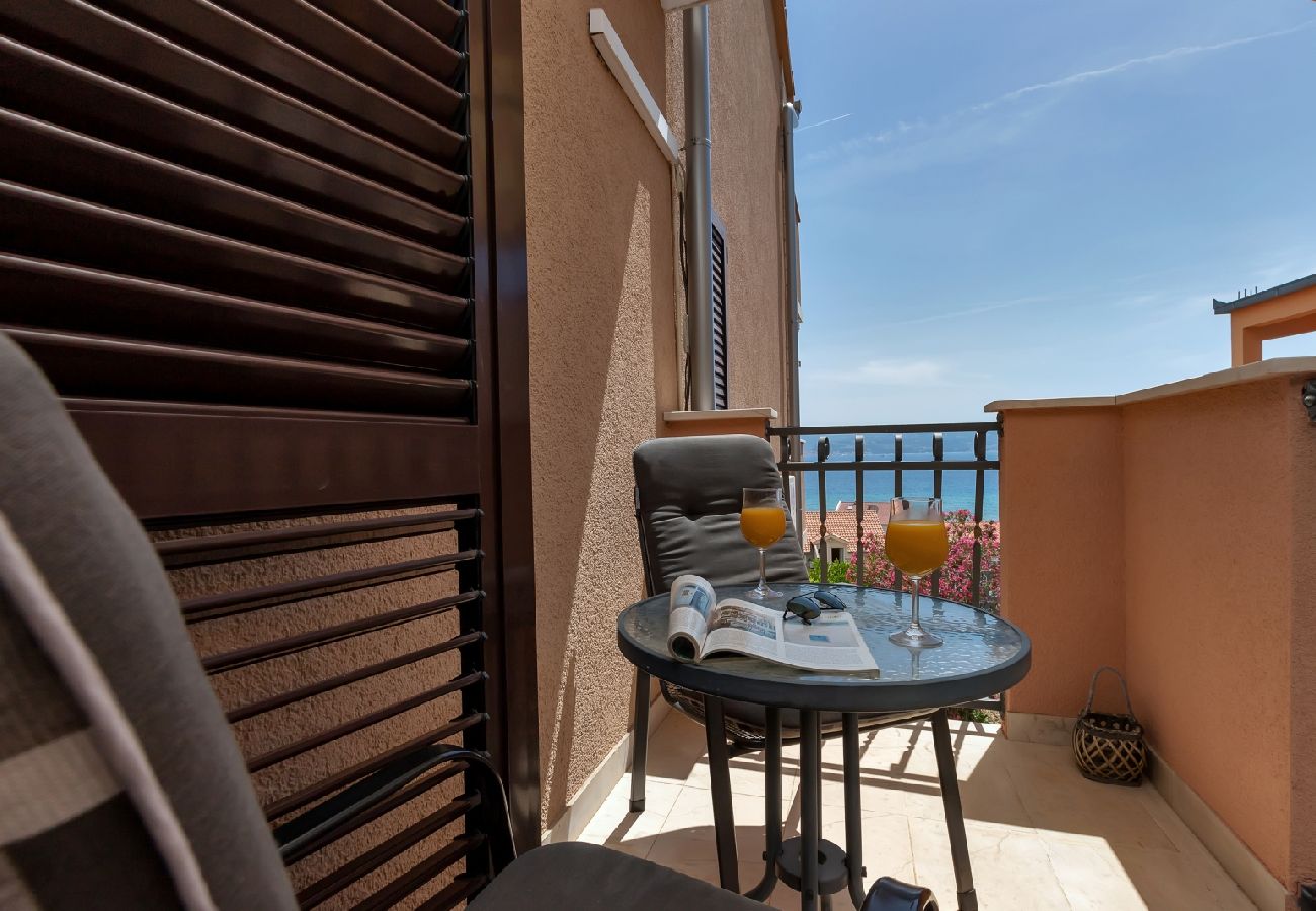 Chambres d'hôtes à Duce - Chambre dans Duće avec vue mer, Balcon, Climatisation, WIFI (79-4)