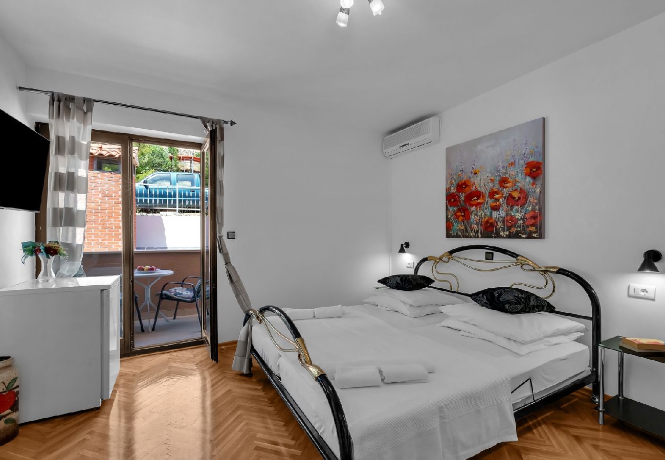 Chambres d'hôtes à Duce - Chambre dans Duće avec Balcon, Climatisation, WIFI (79-5)