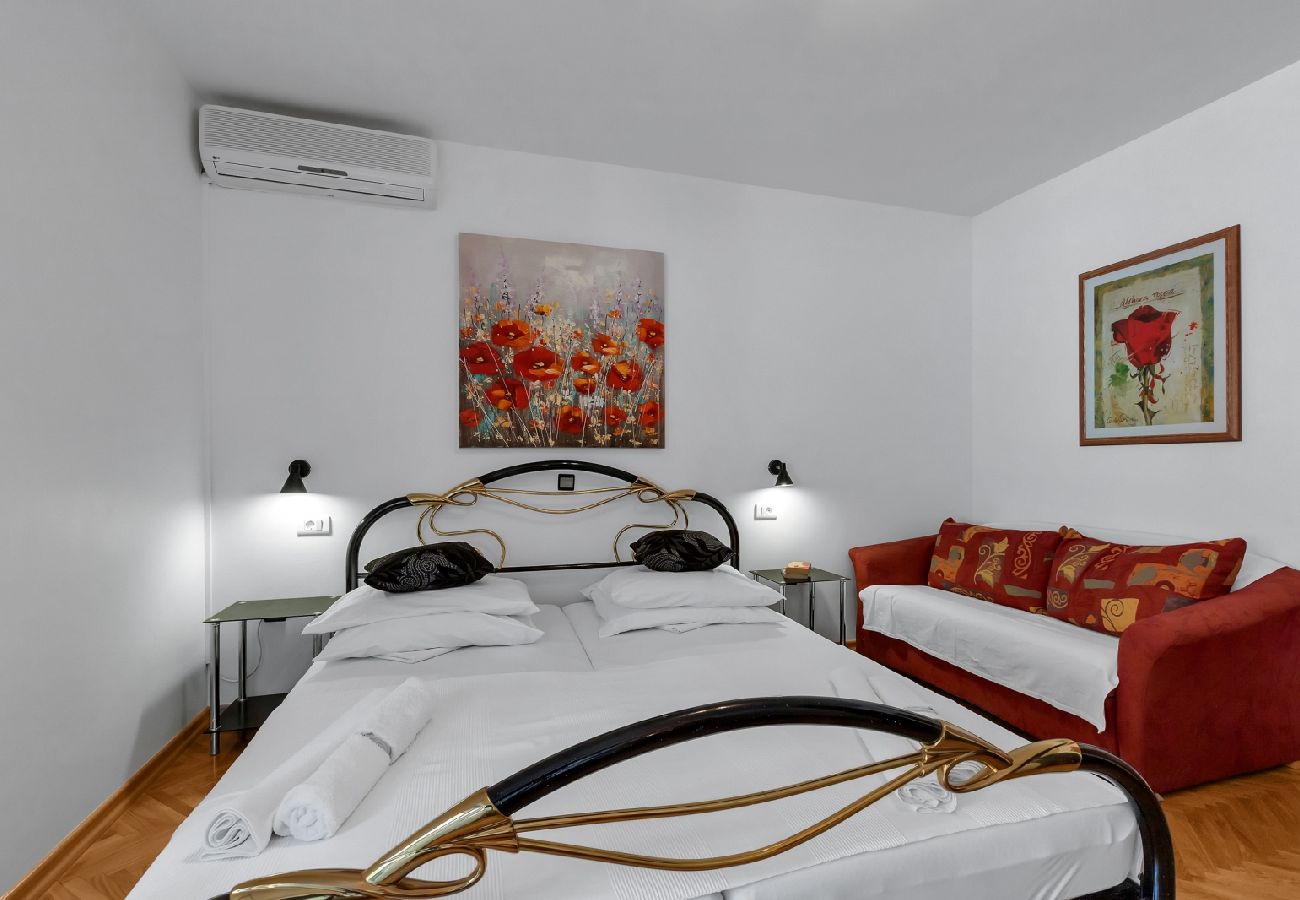 Chambres d'hôtes à Duce - Chambre dans Duće avec Balcon, Climatisation, WIFI (79-5)