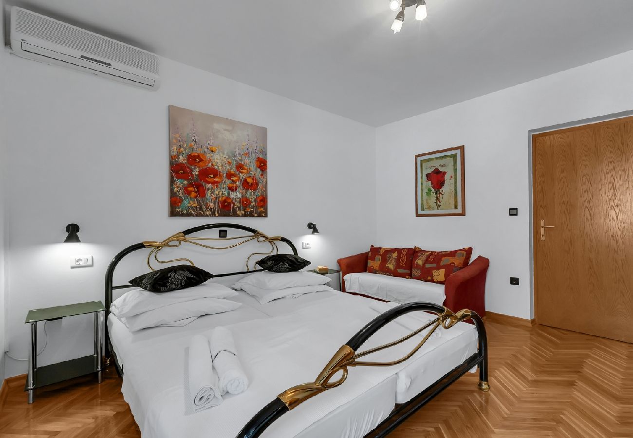 Chambres d'hôtes à Duce - Chambre dans Duće avec Balcon, Climatisation, WIFI (79-5)