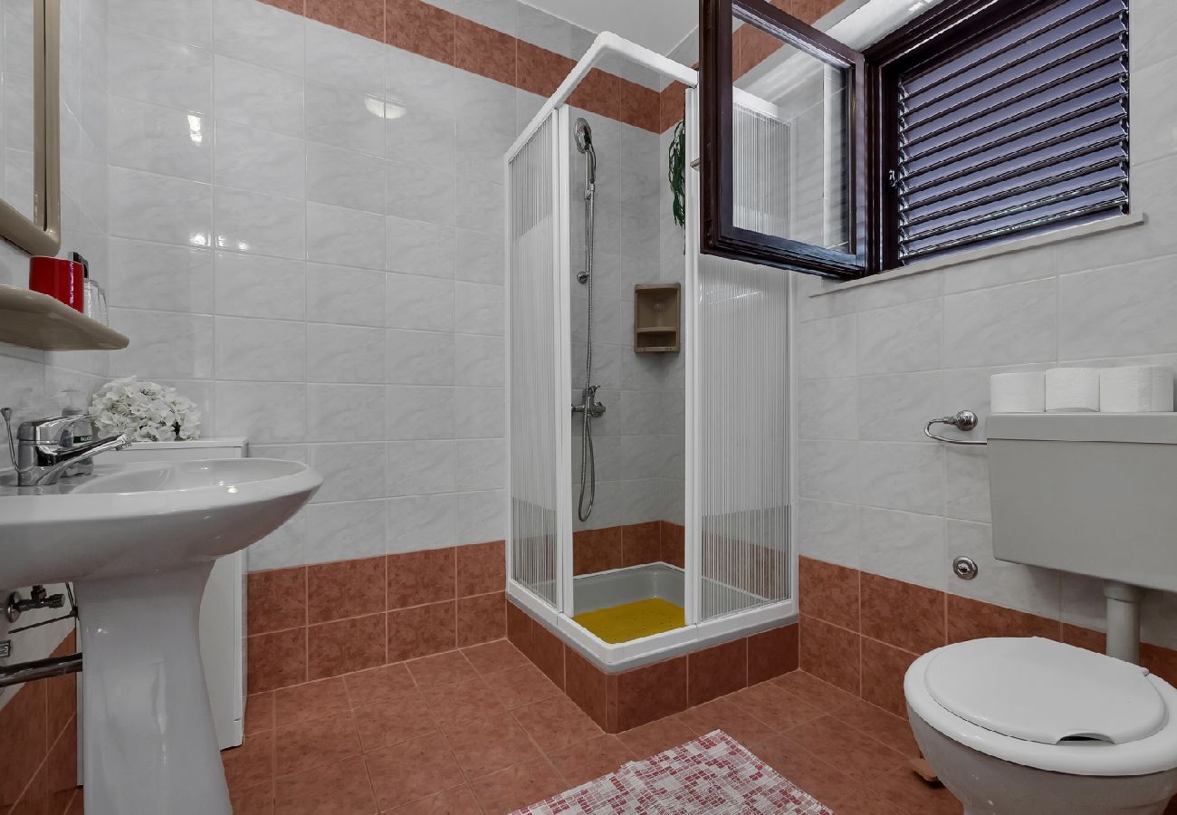 Chambres d'hôtes à Duce - Chambre dans Duće avec Balcon, Climatisation, WIFI (79-5)