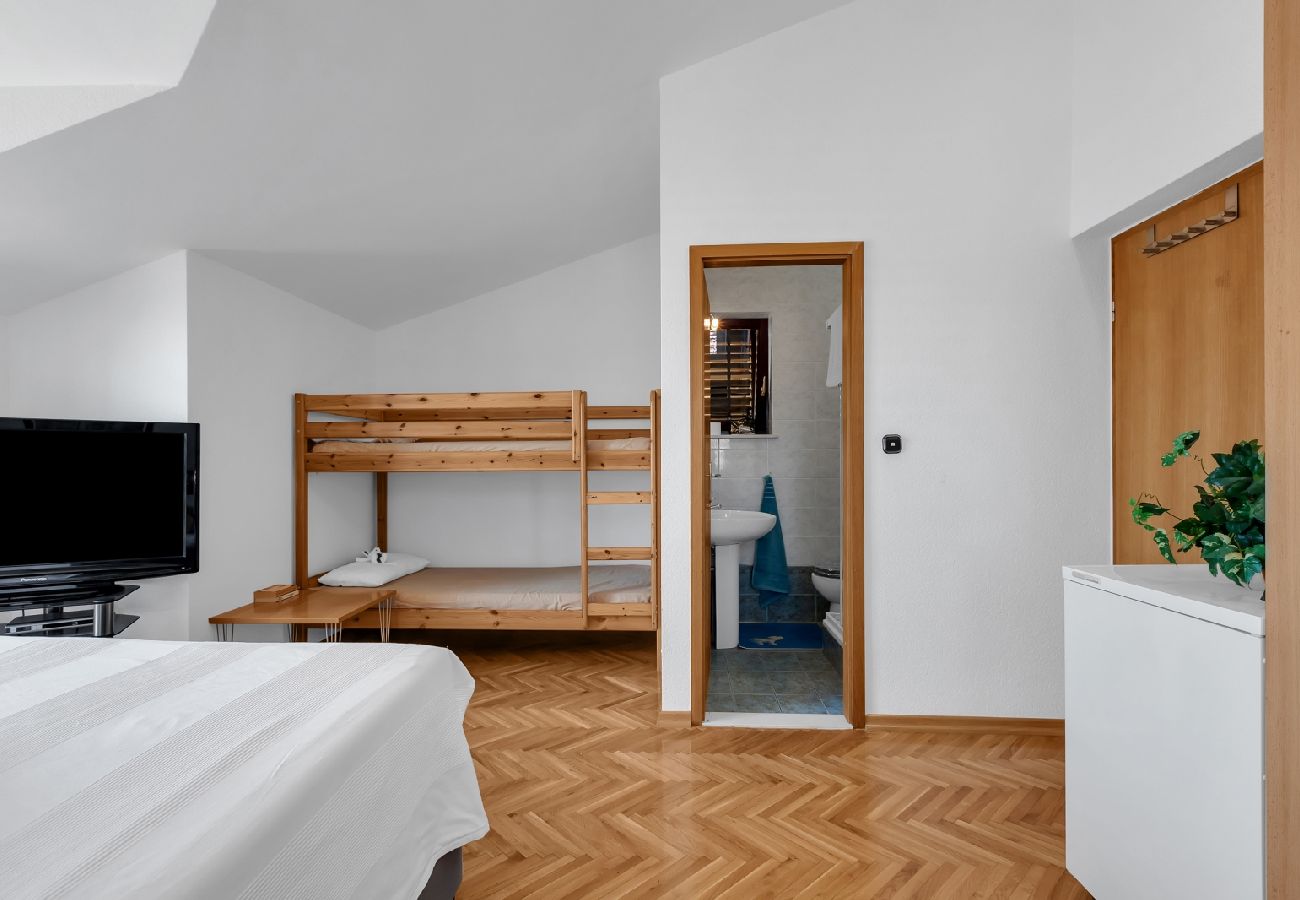 Chambres d'hôtes à Duce - Chambre dans Duće avec vue mer, Balcon, Climatisation, WIFI (79-7)