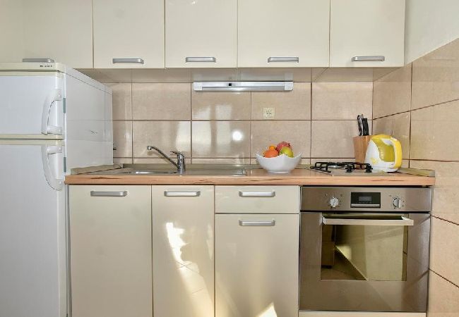 Appartement à Pisak - Appartement dans Pisak avec vue mer, terrasse, Climatisation, WIFI (77-3) Appartement à Pisak - Appartement dans Pisak avec vue mer, terrasse, Climatisation, WIFI (77-3)