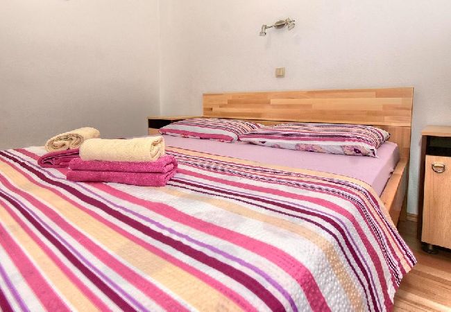 Appartement à Pisak - Appartement dans Pisak avec vue mer, terrasse, Climatisation, WIFI (77-3) Appartement à Pisak - Appartement dans Pisak avec vue mer, terrasse, Climatisation, WIFI (77-3)