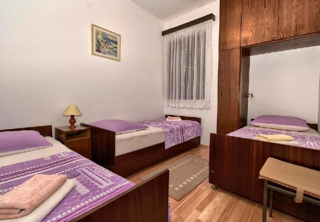 Appartement à Pisak - Appartement dans Pisak avec vue mer, terrasse, Climatisation, WIFI (77-3) Appartement à Pisak - Appartement dans Pisak avec vue mer, terrasse, Climatisation, WIFI (77-3)