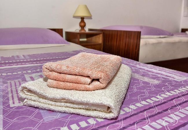 Appartement à Pisak - Appartement dans Pisak avec vue mer, terrasse, Climatisation, WIFI (77-3) Appartement à Pisak - Appartement dans Pisak avec vue mer, terrasse, Climatisation, WIFI (77-3)