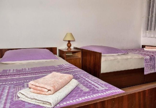 Appartement à Pisak - Appartement dans Pisak avec vue mer, terrasse, Climatisation, WIFI (77-3) Appartement à Pisak - Appartement dans Pisak avec vue mer, terrasse, Climatisation, WIFI (77-3)