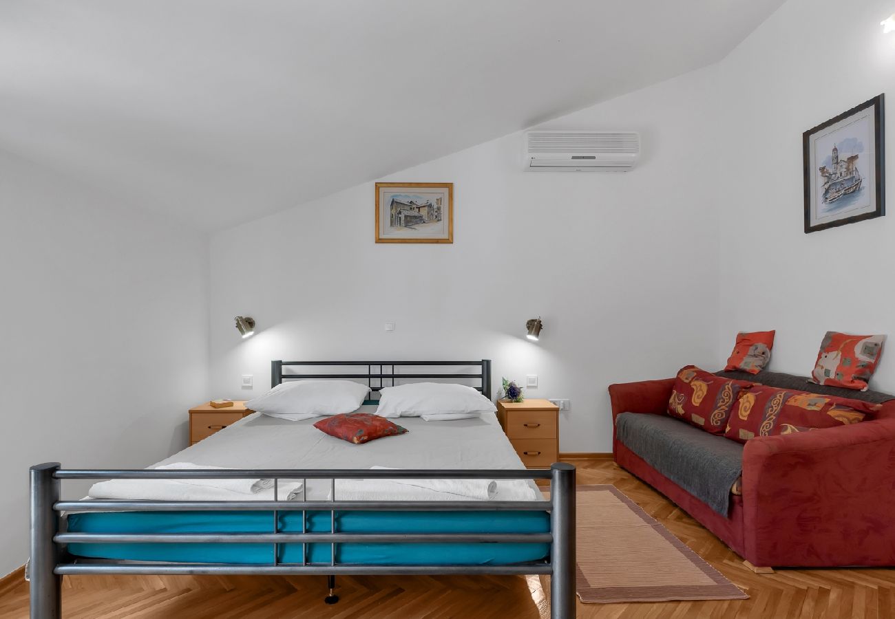 Chambres d'hôtes à Duce - Chambre dans Duće avec Balcon, Climatisation, WIFI (79-10)