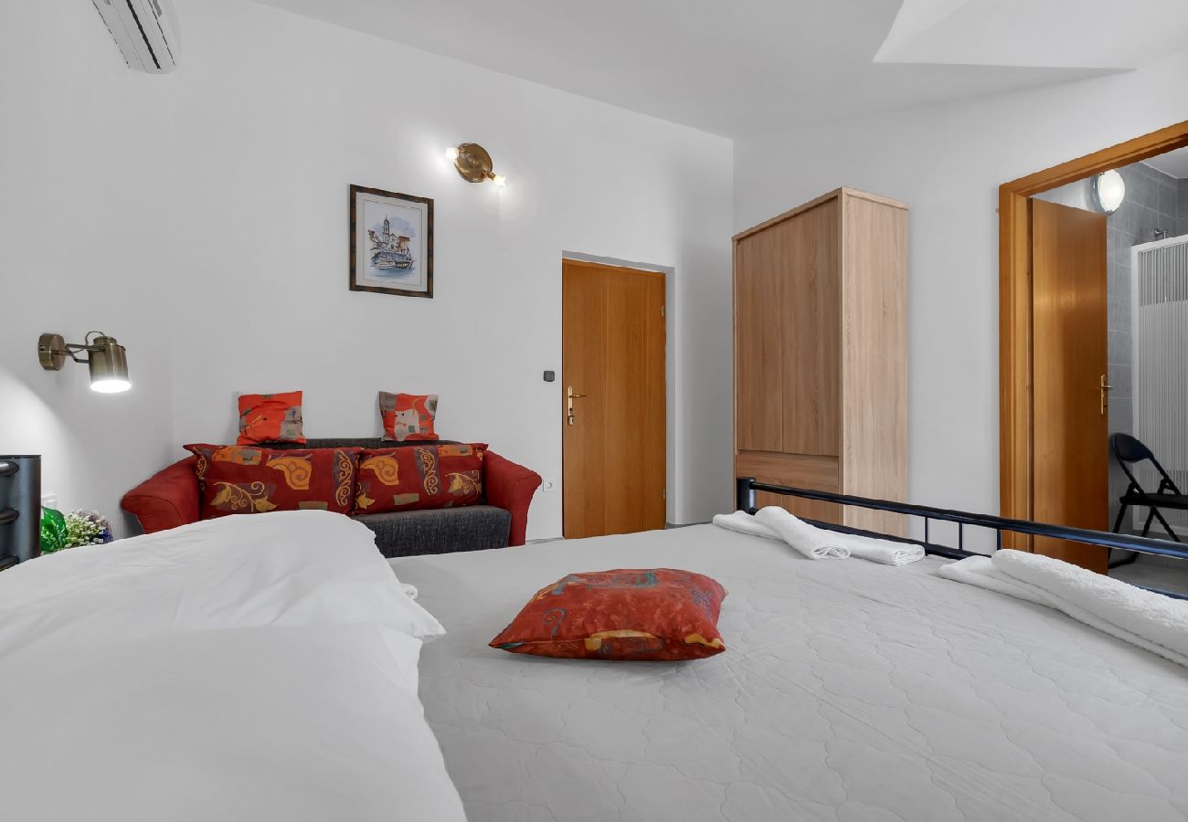 Chambres d'hôtes à Duce - Chambre dans Duće avec Balcon, Climatisation, WIFI (79-10)