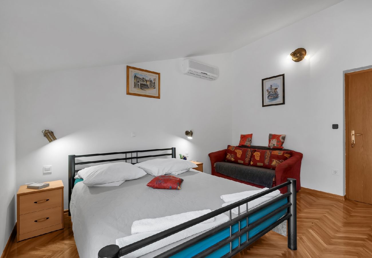 Chambres d'hôtes à Duce - Chambre dans Duće avec Balcon, Climatisation, WIFI (79-10)