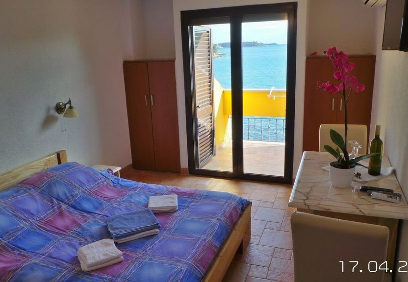 Chambres d'hôtes à Rovinj - Chambre dans Rovinj avec vue mer, Balcon, Climatisation, WIFI (81-4)