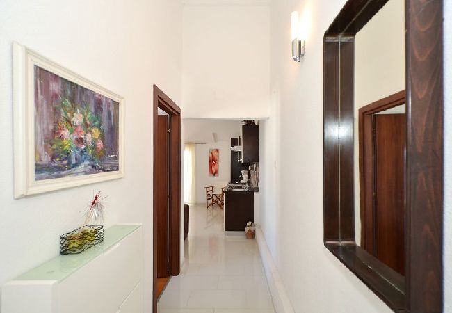 Appartement à Seget Vranjica - Appartement dans Seget Vranjica avec vue mer, Balcon, Climatisation, WIFI (91-2) Appartement à Seget Vranjica - Appartement dans Seget Vranjica avec vue mer, Balcon, Climatisation, WIFI (91-2)