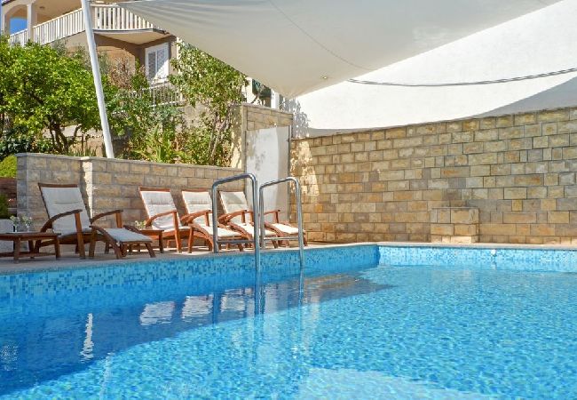 Appartement à Seget Vranjica - Appartement dans Seget Vranjica avec vue mer, Balcon, Climatisation, WIFI (91-2) Appartement à Seget Vranjica - Appartement dans Seget Vranjica avec vue mer, Balcon, Climatisation, WIFI (91-2)