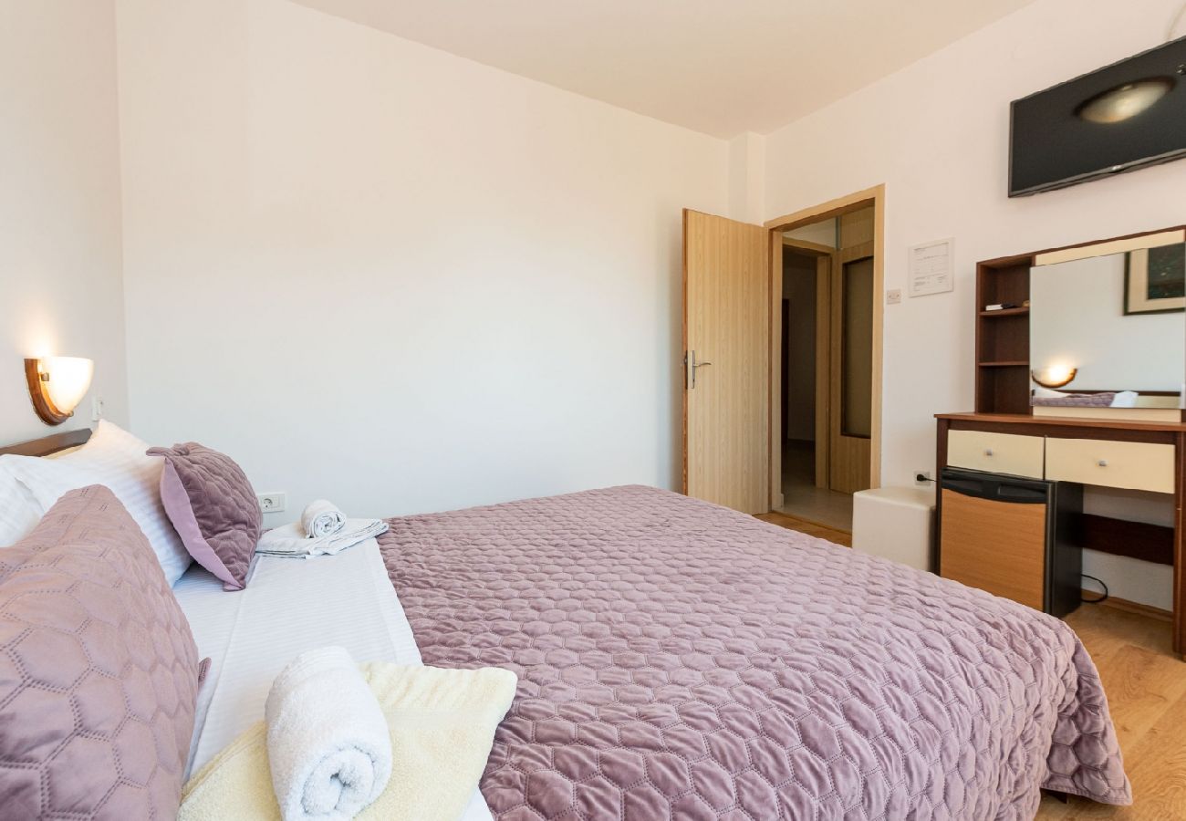 Chambres d'hôtes à Rovinj - Chambre dans Rovinj avec vue mer, Balcon, Climatisation, WIFI (96-3)