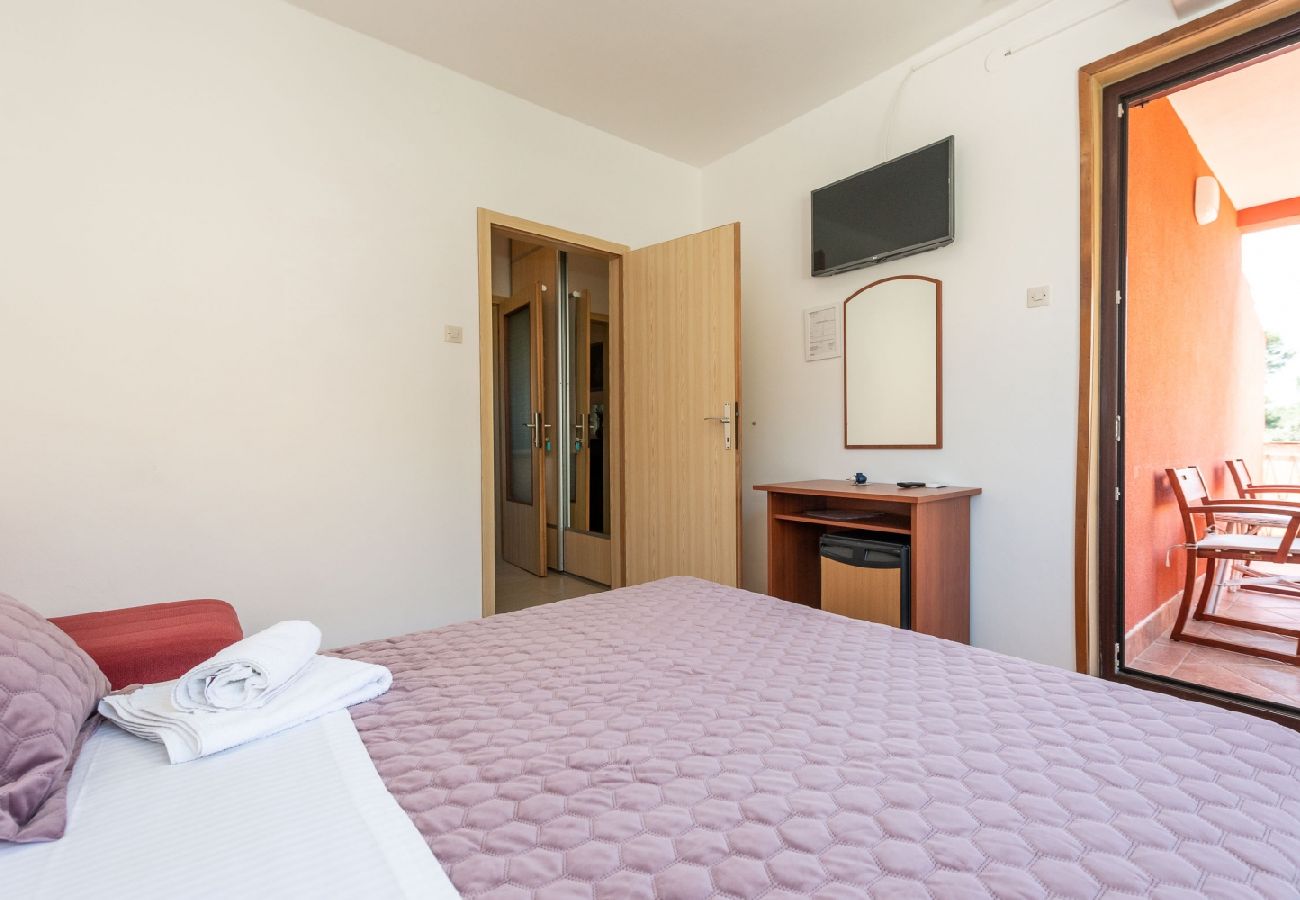 Chambres d'hôtes à Rovinj - Chambre dans Rovinj avec vue mer, Balcon, Climatisation, WIFI (96-4)