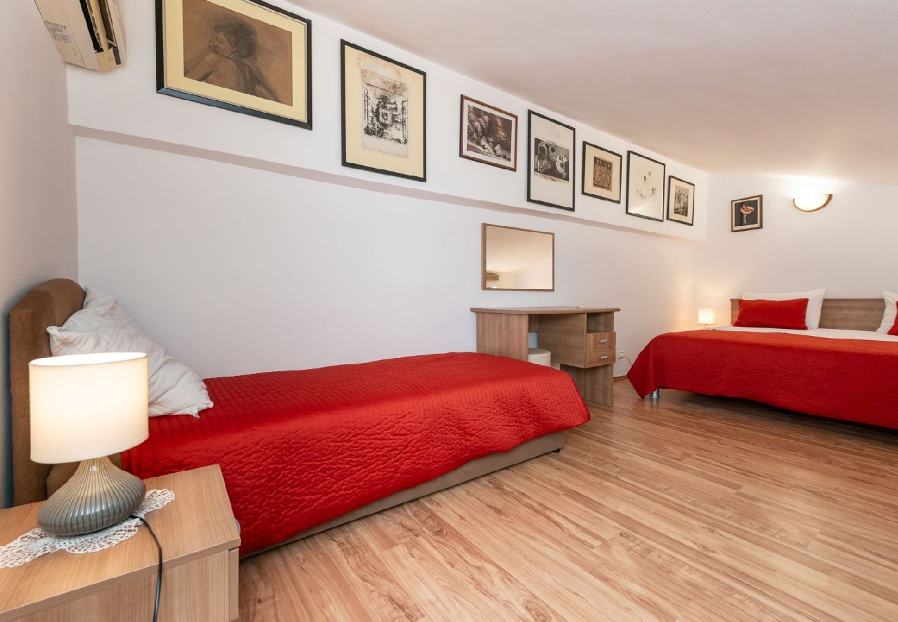 Appartement à Rovinj - Appartement dans Rovinj avec terrasse, Climatisation, WIFI, Machine à laver (96-6)