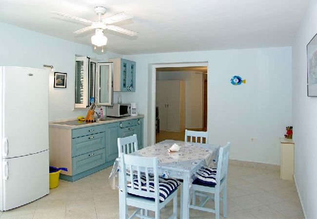 Appartement à Vela Luka - Appartement dans Tri Porte (Potirna) avec vue mer, terrasse, Climatisation, WIFI (5208-2) Appartement à Vela Luka - Appartement dans Tri Porte (Potirna) avec vue mer, terrasse, Climatisation, WIFI (5208-2)