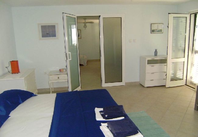 Appartement à Vela Luka - Appartement dans Tri Porte (Potirna) avec vue mer, terrasse, Climatisation, WIFI (5208-2) Appartement à Vela Luka - Appartement dans Tri Porte (Potirna) avec vue mer, terrasse, Climatisation, WIFI (5208-2)