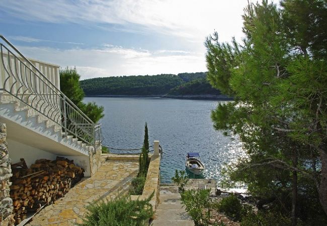 Appartement à Vela Luka - Appartement dans Tri Porte (Potirna) avec vue mer, terrasse, Climatisation, WIFI (5208-2) Appartement à Vela Luka - Appartement dans Tri Porte (Potirna) avec vue mer, terrasse, Climatisation, WIFI (5208-2)