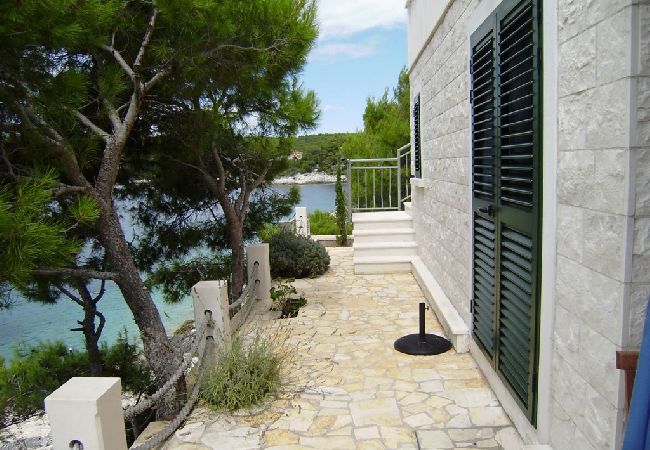 Appartement à Vela Luka - Appartement dans Tri Porte (Potirna) avec vue mer, terrasse, Climatisation, WIFI (5208-2) Appartement à Vela Luka - Appartement dans Tri Porte (Potirna) avec vue mer, terrasse, Climatisation, WIFI (5208-2)