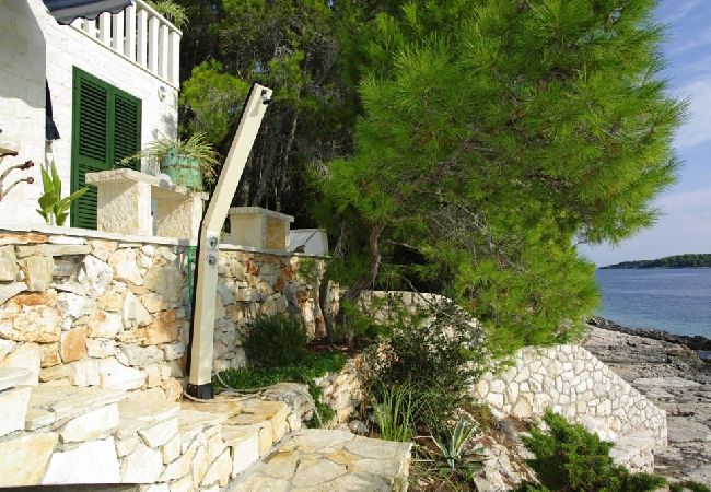 Appartement à Vela Luka - Appartement dans Tri Porte (Potirna) avec vue mer, terrasse, Climatisation, WIFI (5208-2) Appartement à Vela Luka - Appartement dans Tri Porte (Potirna) avec vue mer, terrasse, Climatisation, WIFI (5208-2)