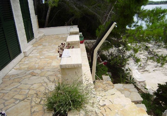 Appartement à Vela Luka - Appartement dans Tri Porte (Potirna) avec vue mer, terrasse, Climatisation, WIFI (5208-2) Appartement à Vela Luka - Appartement dans Tri Porte (Potirna) avec vue mer, terrasse, Climatisation, WIFI (5208-2)