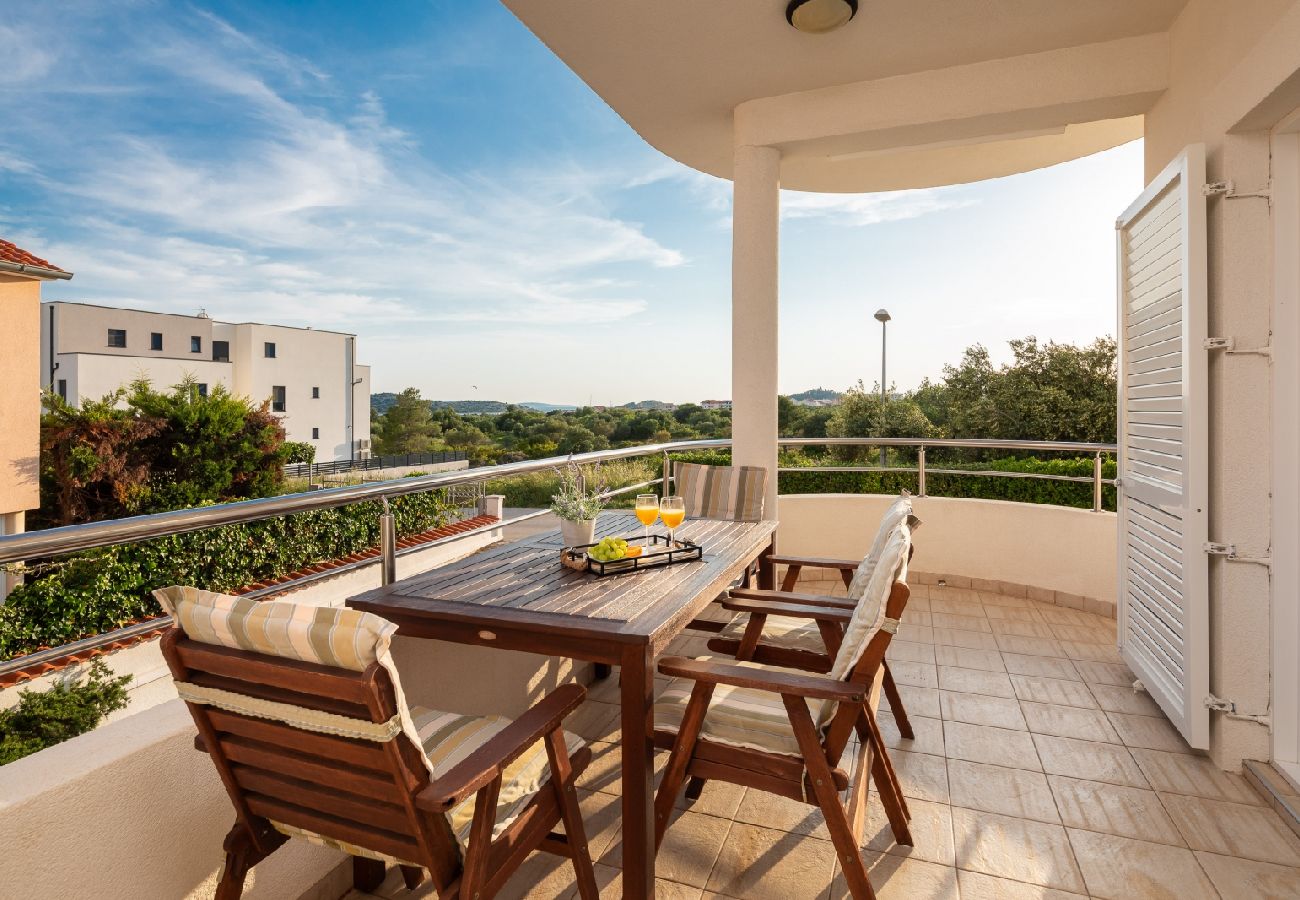 Appartement à Vodice - Appartement dans Vodice avec vue mer, terrasse, Climatisation, WIFI (94-1)