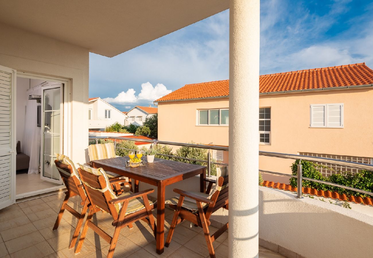 Appartement à Vodice - Appartement dans Vodice avec vue mer, terrasse, Climatisation, WIFI (94-1)