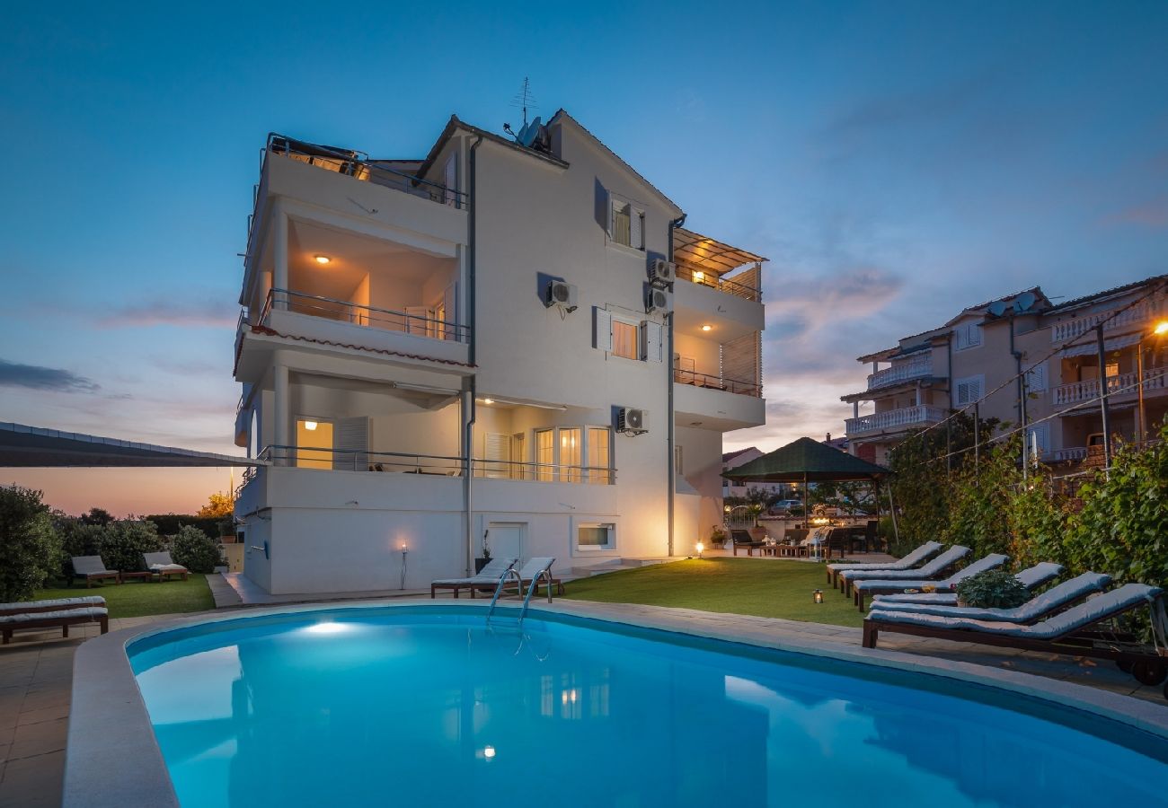 Appartement à Vodice - Appartement dans Vodice avec vue mer, terrasse, Climatisation, WIFI (94-1)