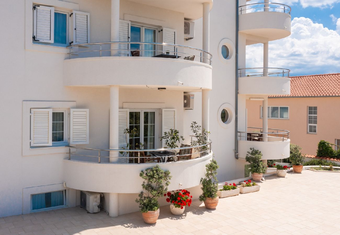 Appartement à Vodice - Appartement dans Vodice avec vue mer, terrasse, Climatisation, WIFI (94-2)