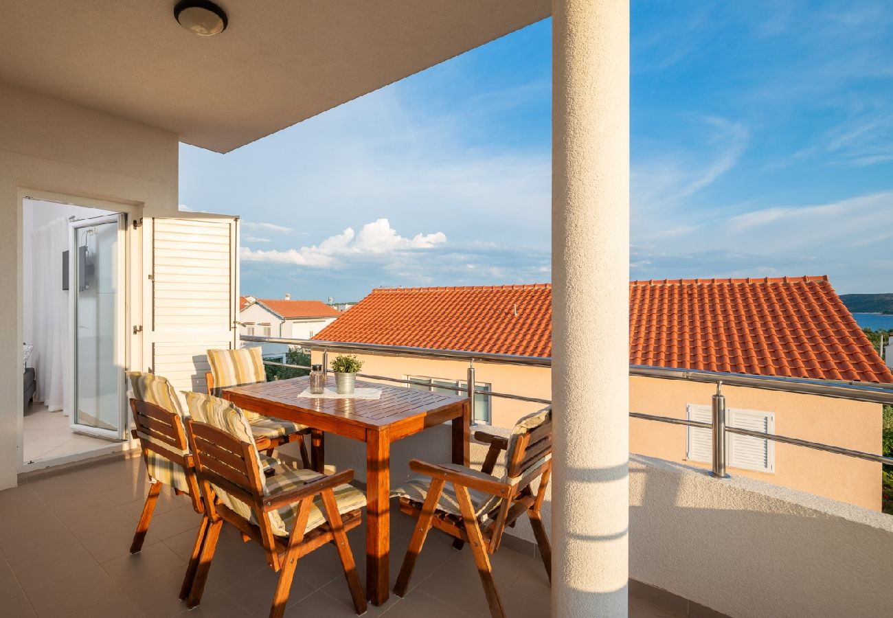 Appartement à Vodice - Appartement dans Vodice avec vue mer, terrasse, Climatisation, WIFI (94-4)