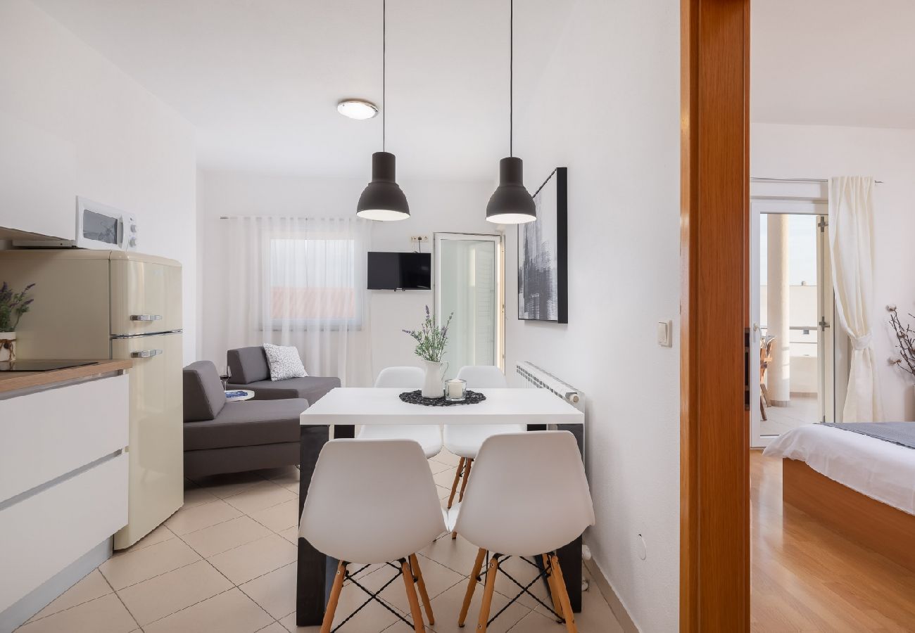 Appartement à Vodice - Appartement dans Vodice avec vue mer, terrasse, Climatisation, WIFI (94-4)