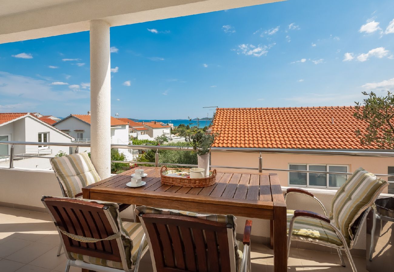 Appartement à Vodice - Appartement dans Vodice avec vue mer, terrasse, Climatisation, WIFI (94-5)