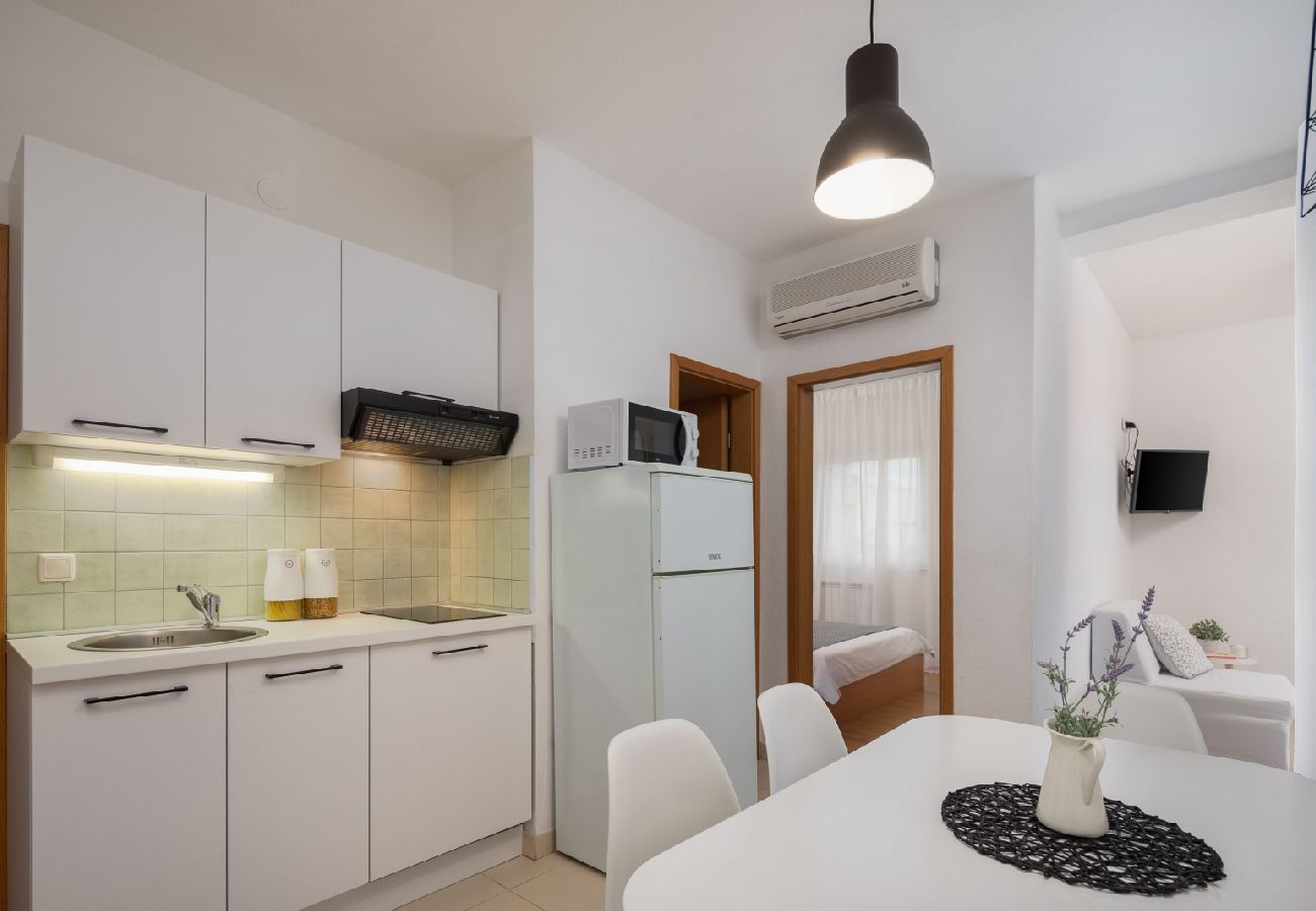 Appartement à Vodice - Appartement dans Vodice avec vue mer, terrasse, Climatisation, WIFI (94-5)